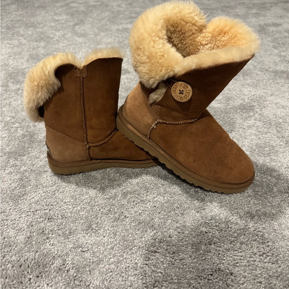UGG Bailey Boots size 6. In excellent used condition. No longer fit me!